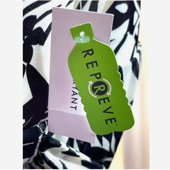 Lane Bryant Black & White V-Neck One Piece Swimsuit w/ built in Bra Size 22 NWT - Picture 7 of 8